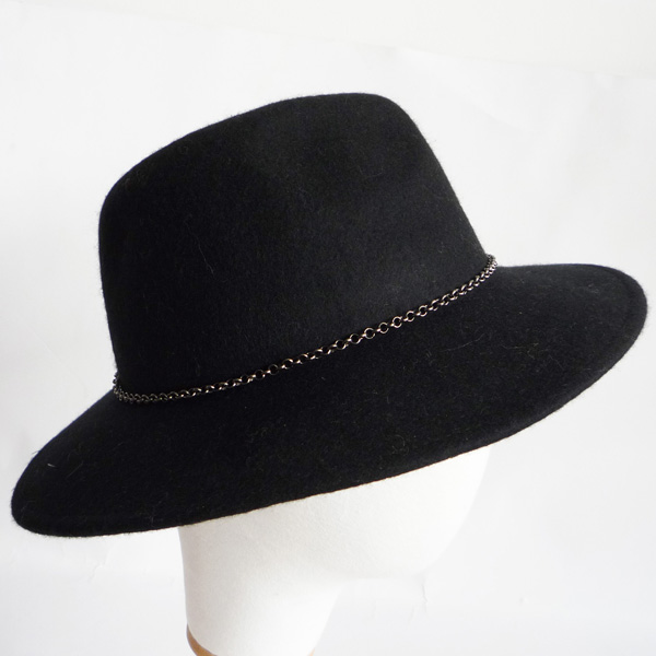 hat with metal chain