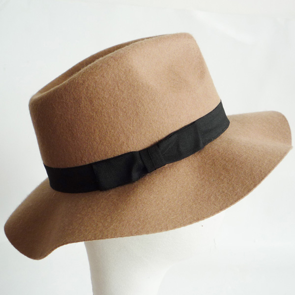 felt hat with satin band