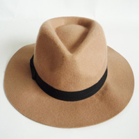 felt hat with satin band