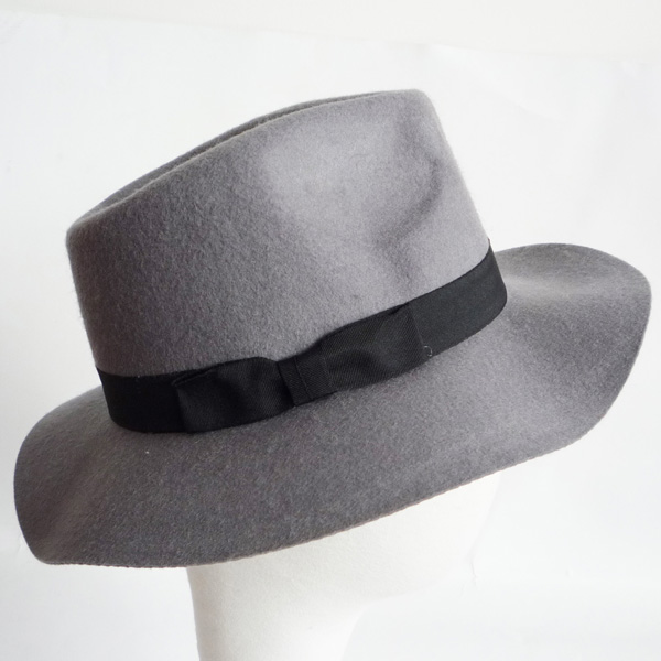 felt hat with satin band