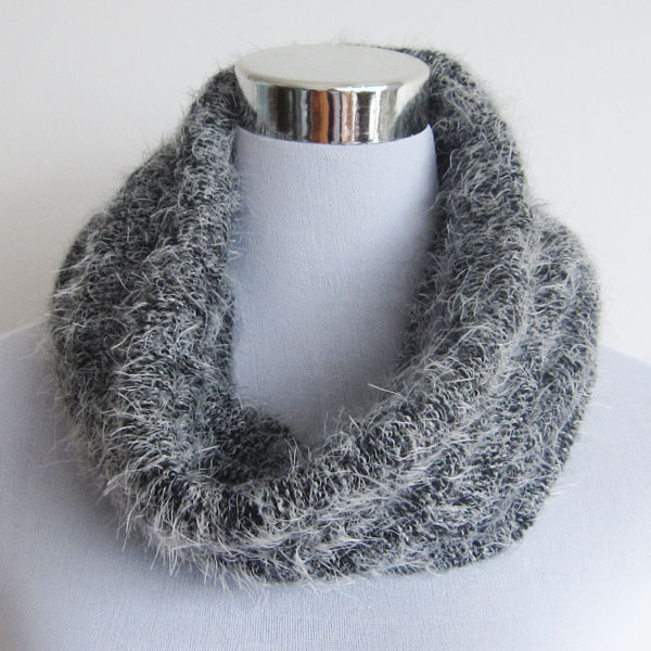 feather yarn snood