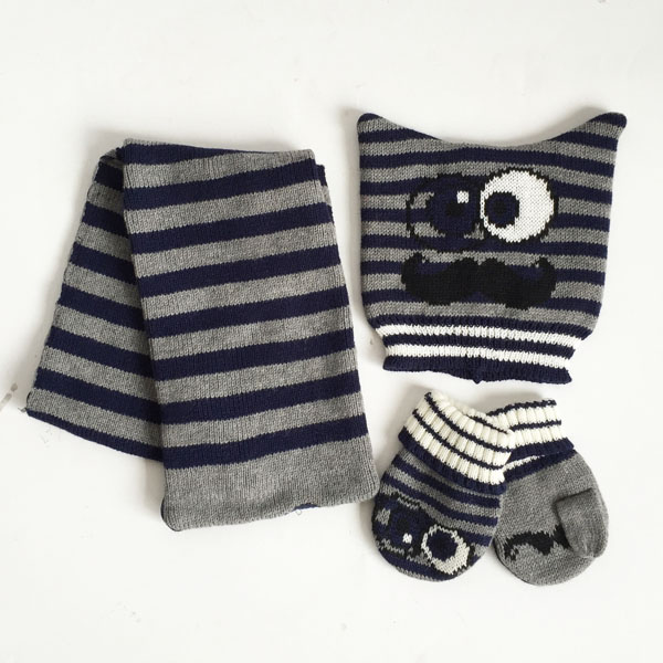 boys scarf/hat/mitten set