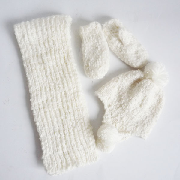 white special yarn scarf/trapper/mitten set
