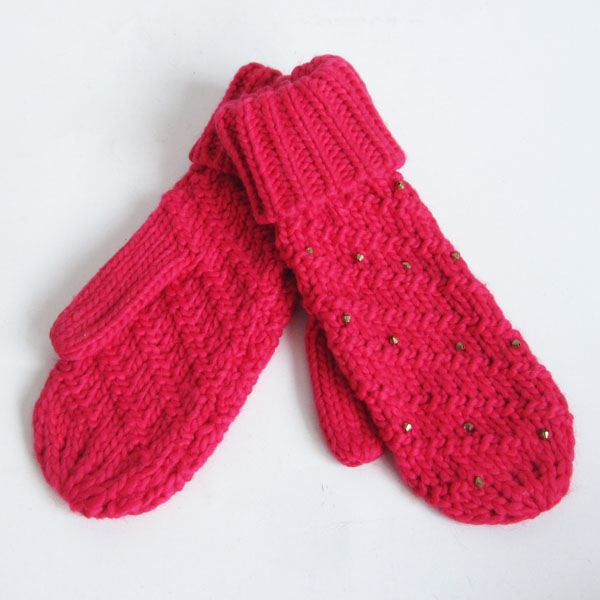 acrylic chunky mitten with beads