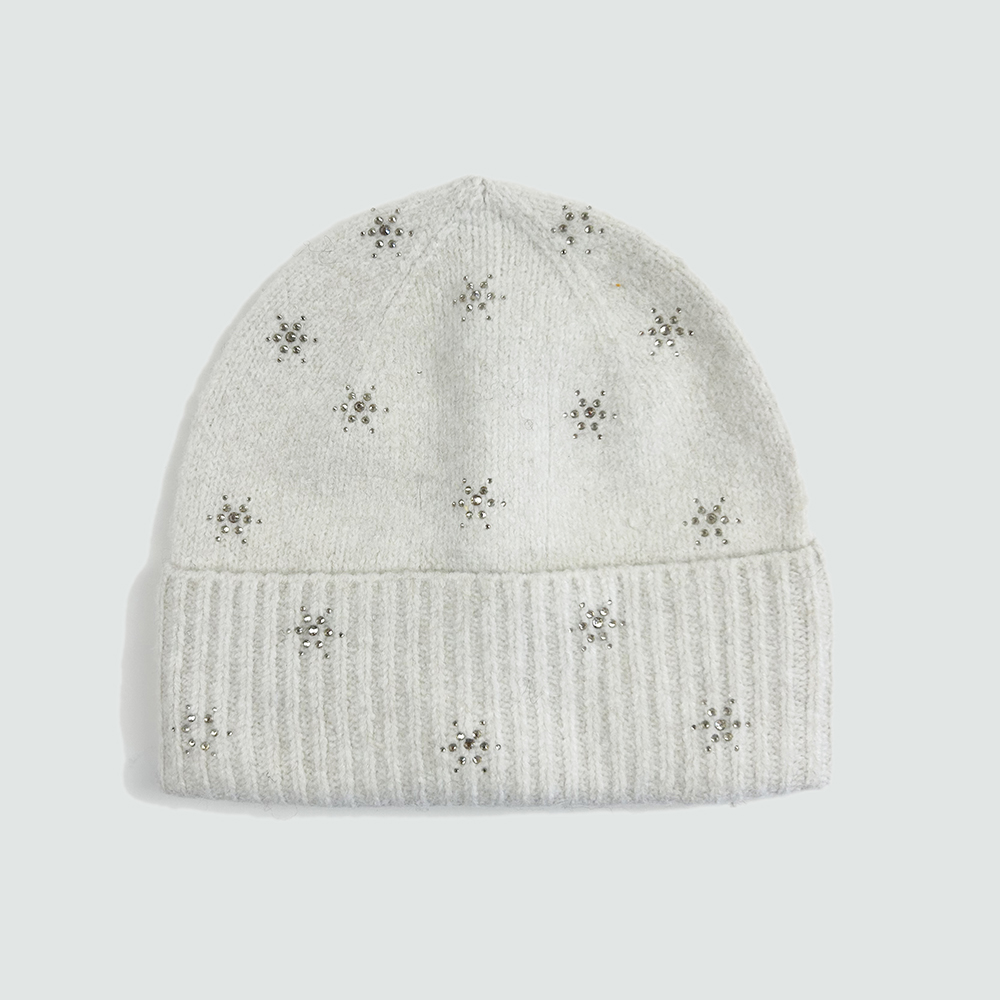 beanie with trim