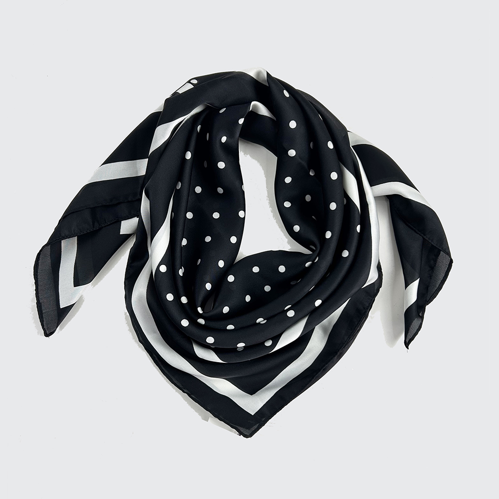 Neckerchief with dot pattern