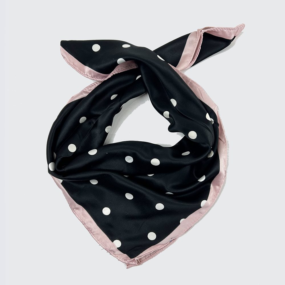 neckerchief with dots pattern